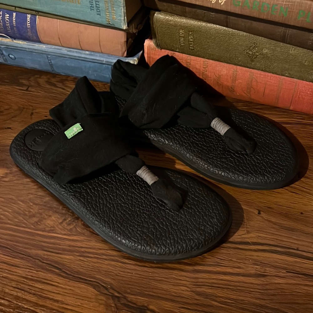Black Sanuk Yoga Sling Sandals - Women’s size 8 - Picture 3 of 3